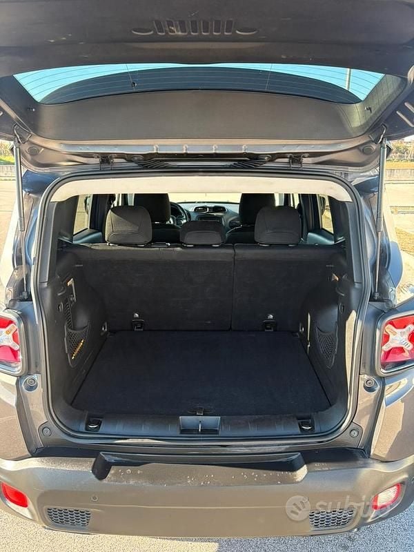 Usata Jeep Renegade 120 CV (88 kW) 2016 Grigio SUV