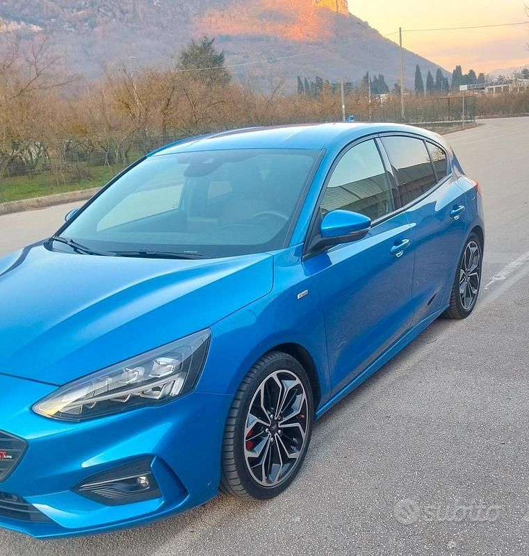 Usata Ford Focus ST-Line 120 CV (88 kW) 2020 Blu Berlina