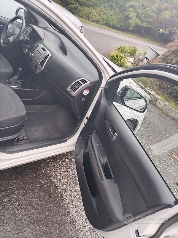 Usata Hyundai i20 Classic 78 CV (57 kW) 2012 Beige Berlina