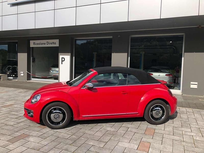 Usata VW Beetle Cabriolet Design 110 CV (80 kW) 2016 Rosso Cabrio