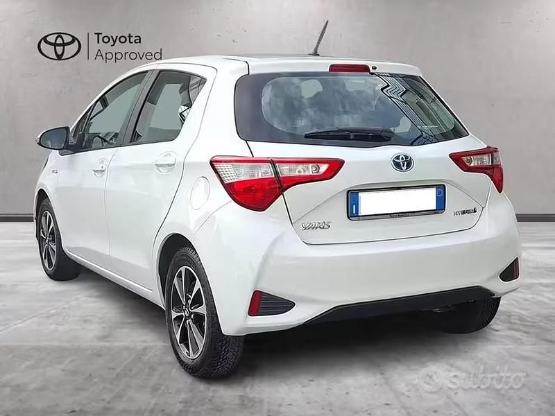 Usata Toyota Yaris Hybrid Active 101 CV (74 kW) 2017 Bianco Berlina