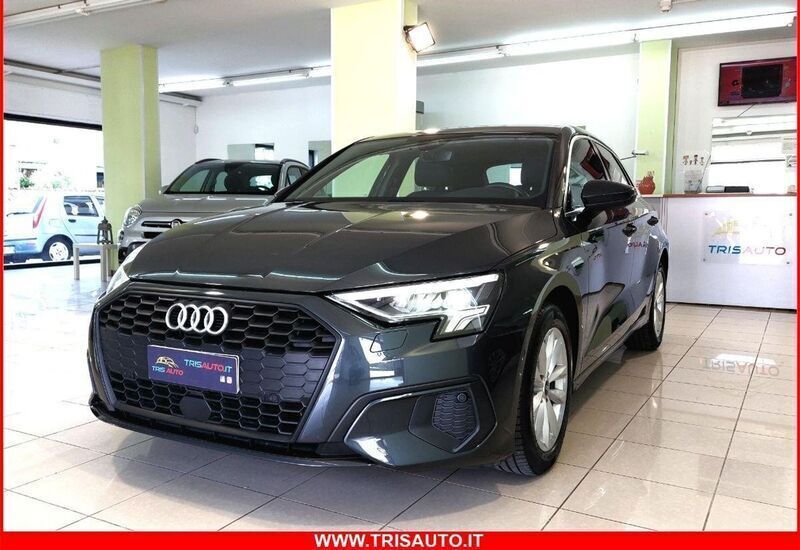 Usata Audi A3 e-tron Business 151 CV (111 kW) 2021 Grigio Utilitaria