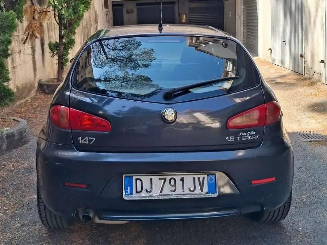 Usata Alfa Romeo 147 Progression 105 CV (77 kW) 2007 Grigio Utilitaria