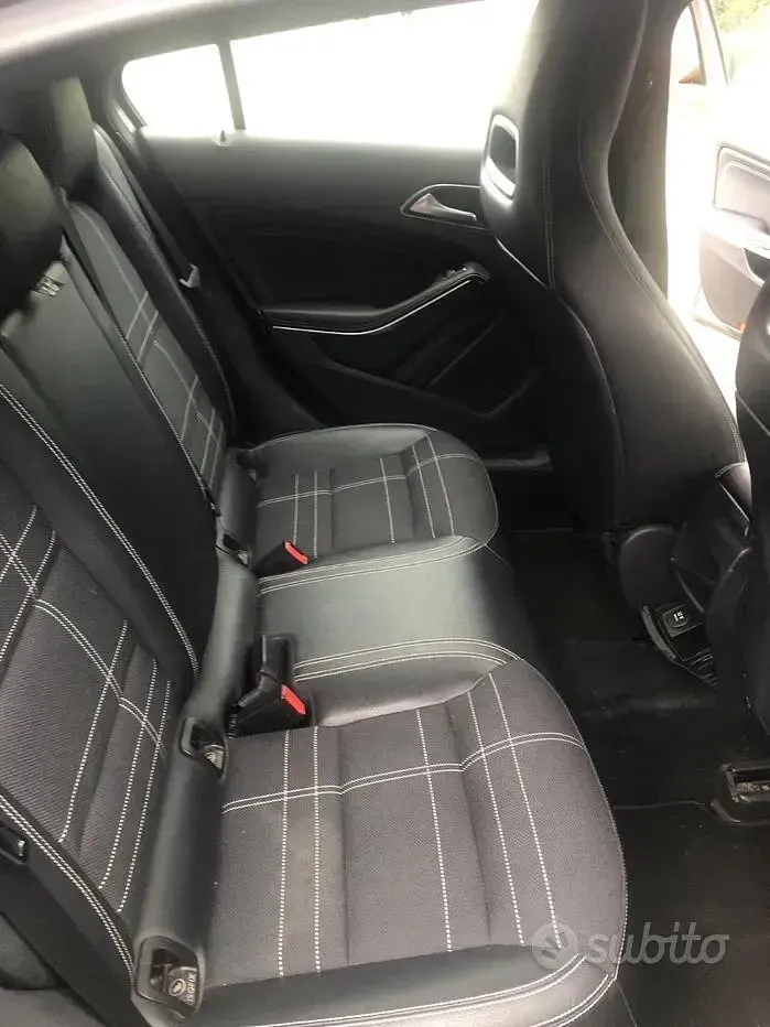 Usata Mercedes A180 109 CV (80 kW) 2015 Grigio Utilitaria