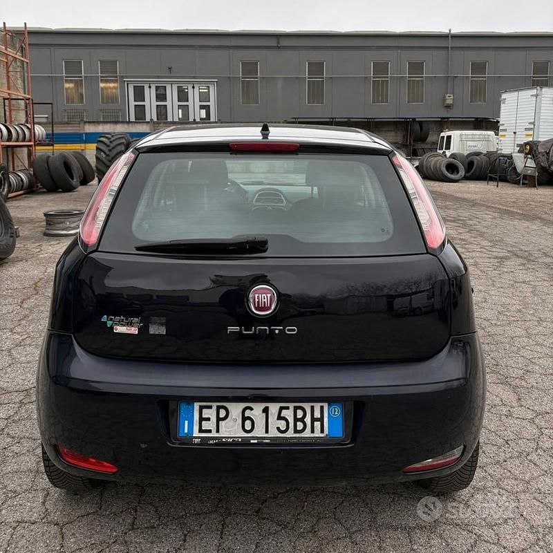 Usata Fiat Punto Pop 69 CV (50 kW) 2012 Blu/azzurro Utilitaria