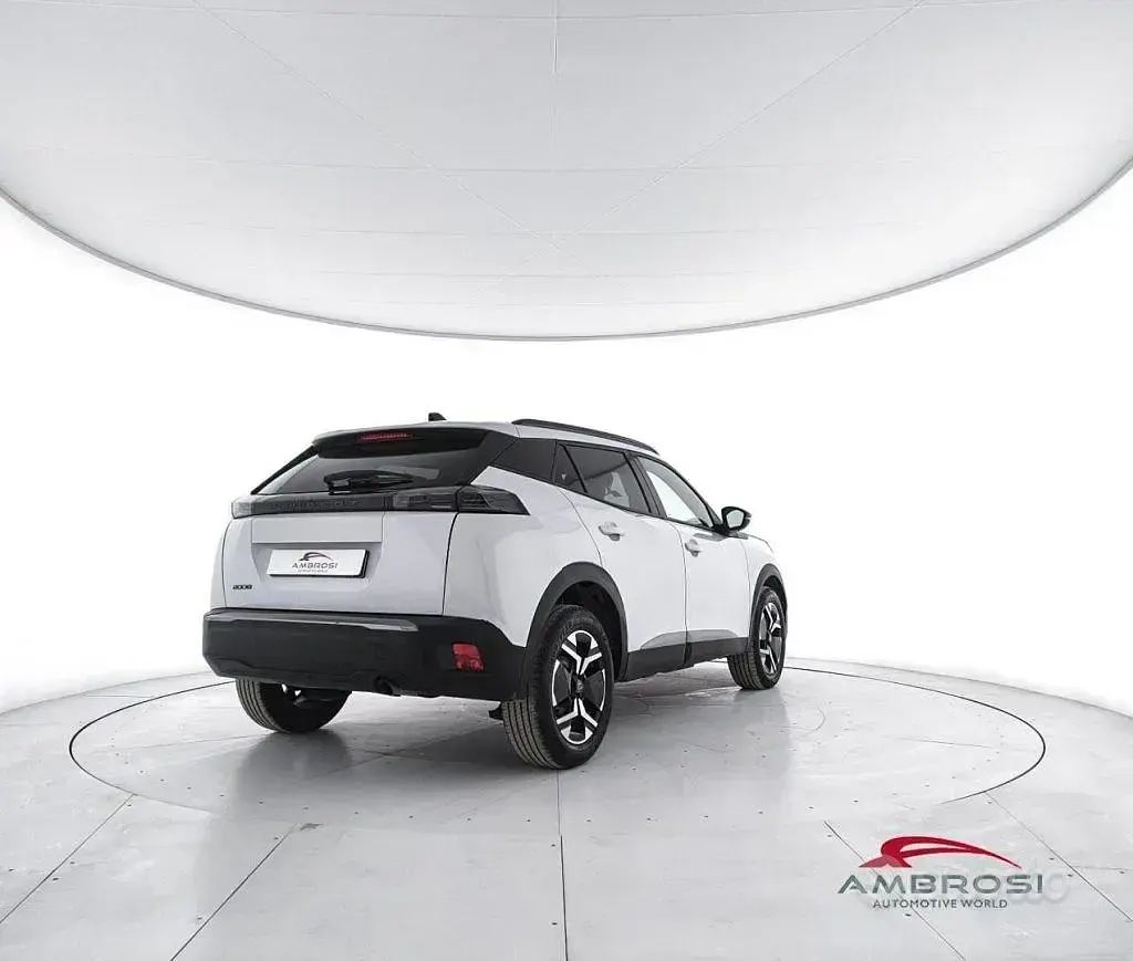 Usata Peugeot 2008 Allure 101 CV (74 kW) 2025 Bianco SUV