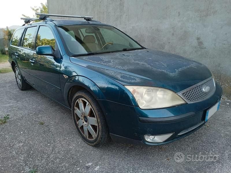 Usata Ford Mondeo Ghia 131 CV (96 kW) 2003 Blu Station wagon