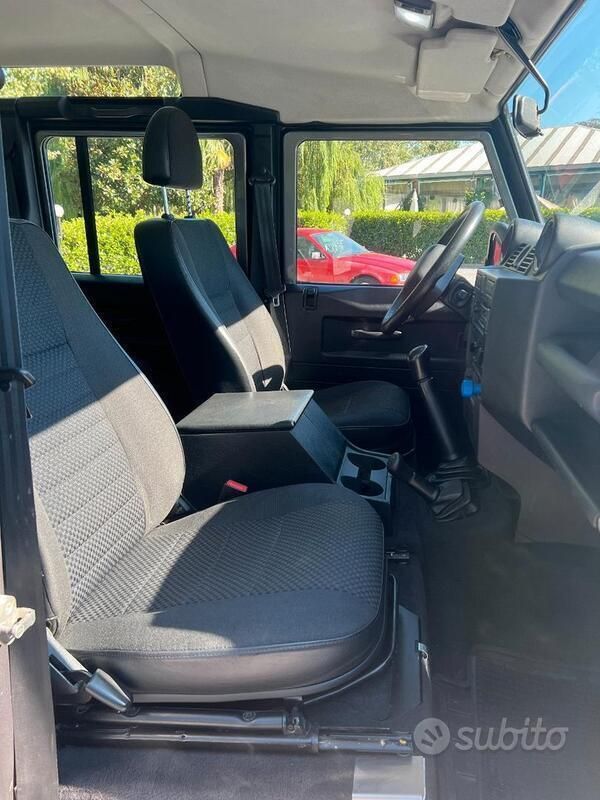 Usata Land Rover Defender S 122 CV (89 kW) 2008 Grigio SUV