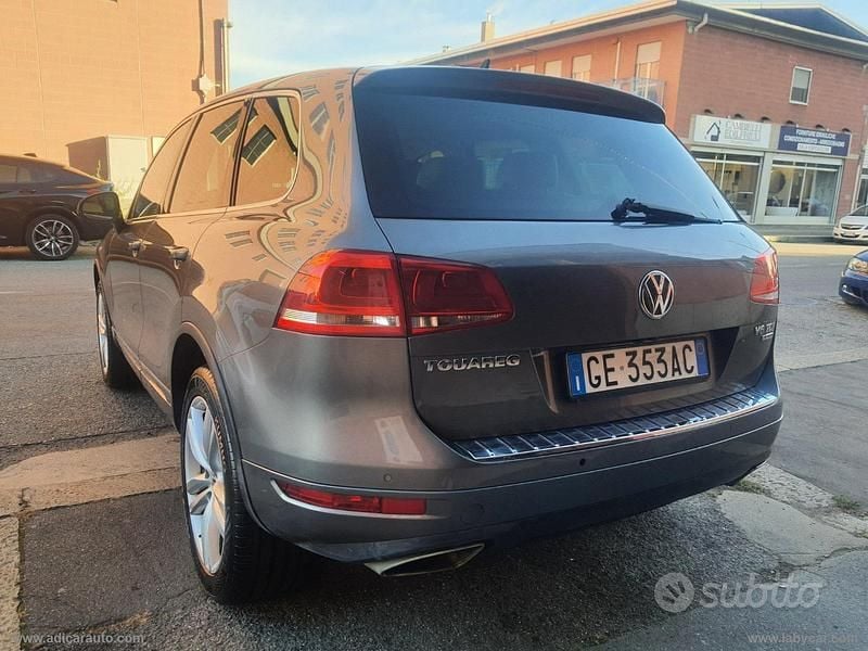 Usata VW Touareg 245 CV (180 kW) 2012 Grigio SUV