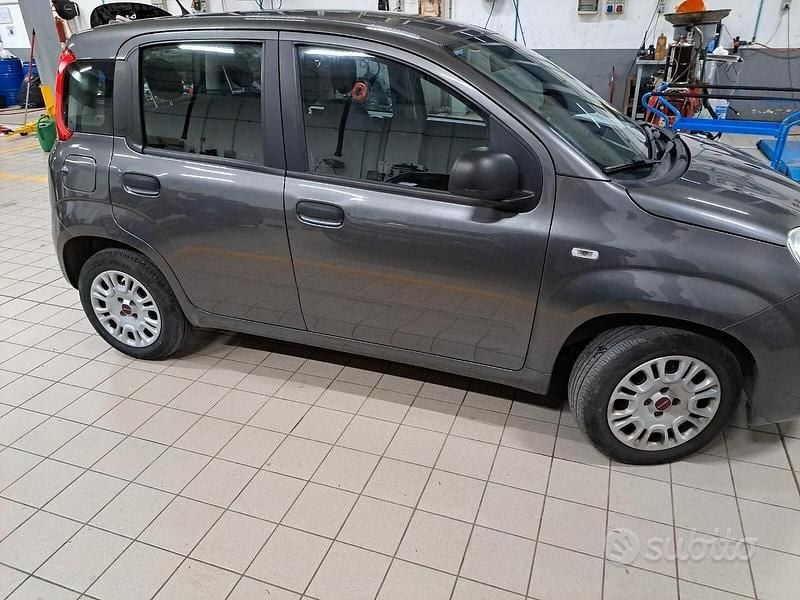 Grigio Usata 2018 Fiat Panda Lounge Berlina | 7800 € (Buon prezzo) - Immagine 1/4