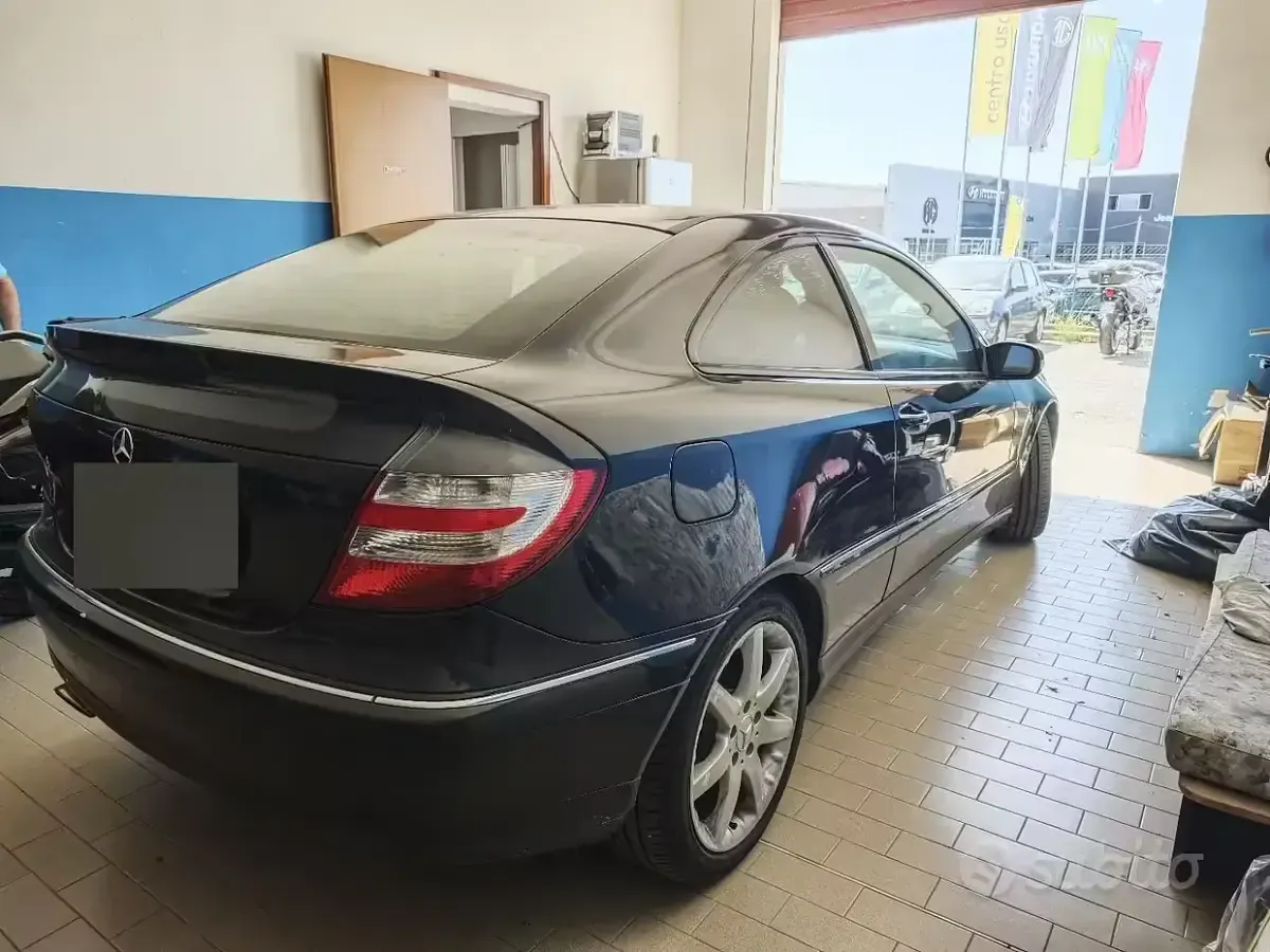 Usata Mercedes C220 150 CV (110 kW) 2006 Nero Coupé