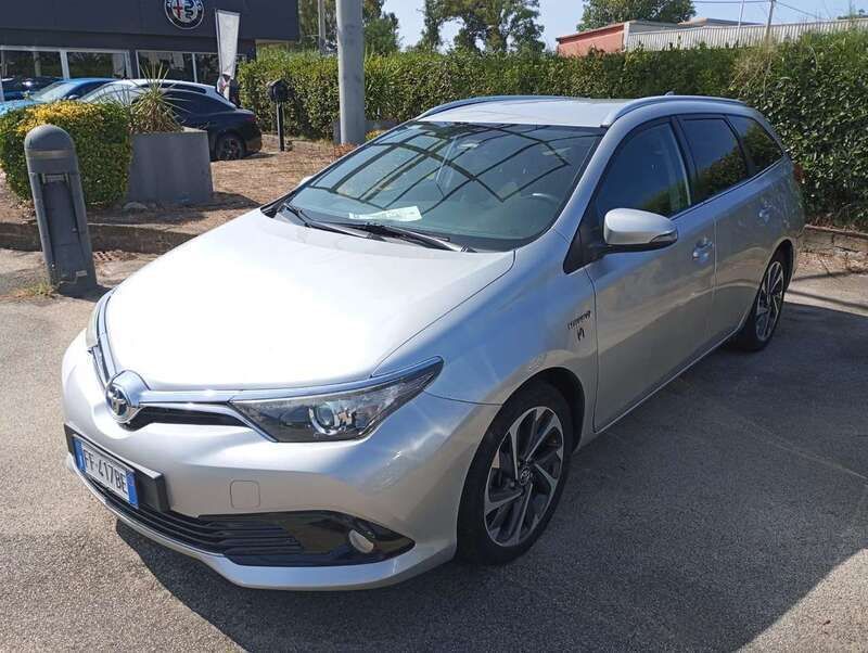 Usata Toyota Auris Hybrid Executive 99 CV (72 kW) 2016 Argento Station wagon