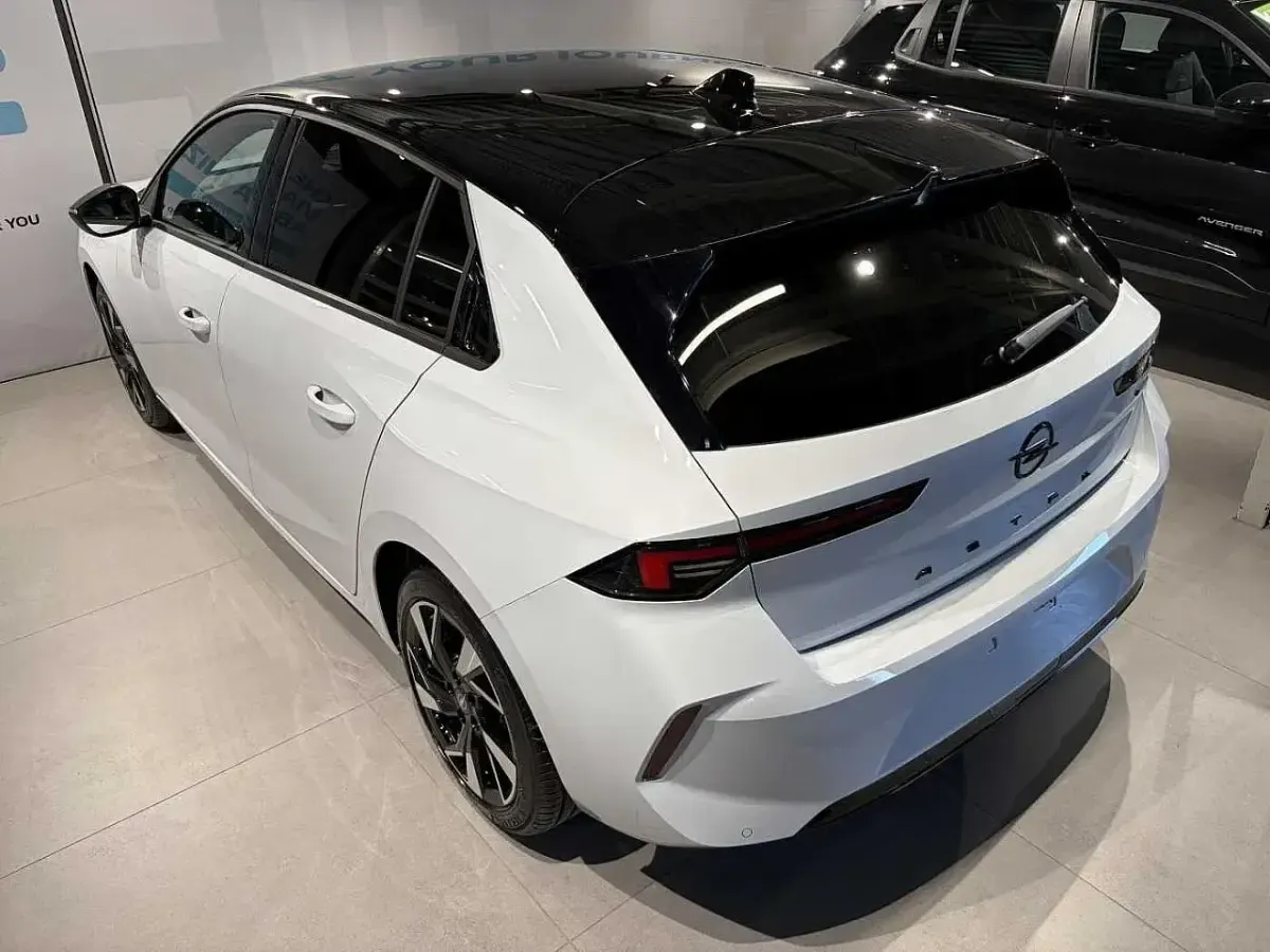 Nuova Opel Astra 136 CV (100 kW) 2026 Bianco Berlina