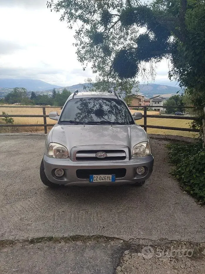 Usata Hyundai Santa Fe 125 CV (91 kW) 2005 Grigio SUV