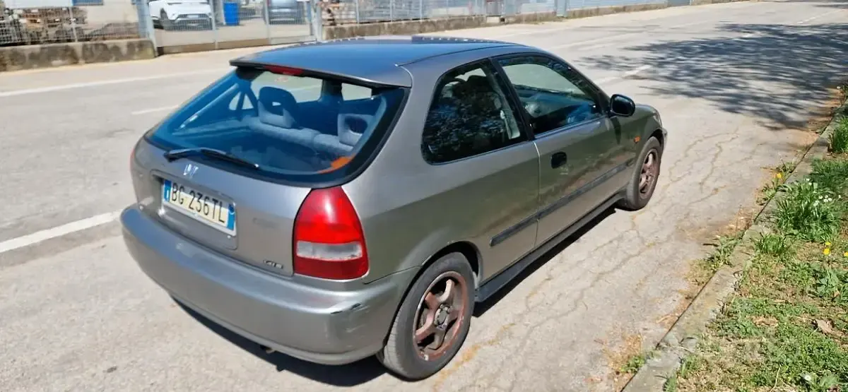 Usata Honda Civic 90 CV (66 kW) 2000 Berlina