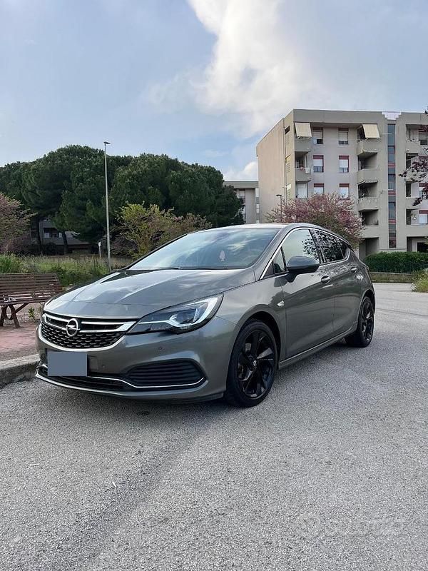Usata Opel Astra Innovation 110 CV (80 kW) 2018 Grigio Berlina