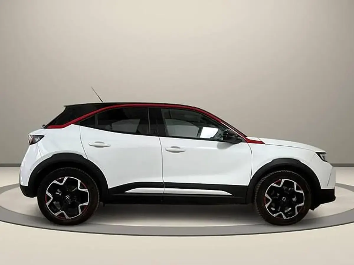 Usata Opel Mokka-e GS Line 100 kW (136 CV) 2021 Bianco / pastello SUV