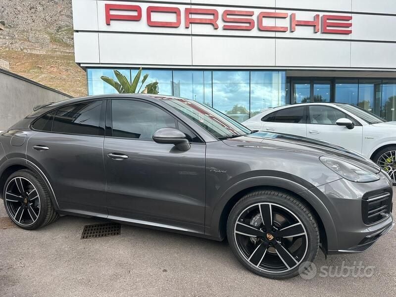 Grigio Usata 2022 Porsche Cayenne SUV | 75.900 € (Super prezzo) - Immagine 1/4