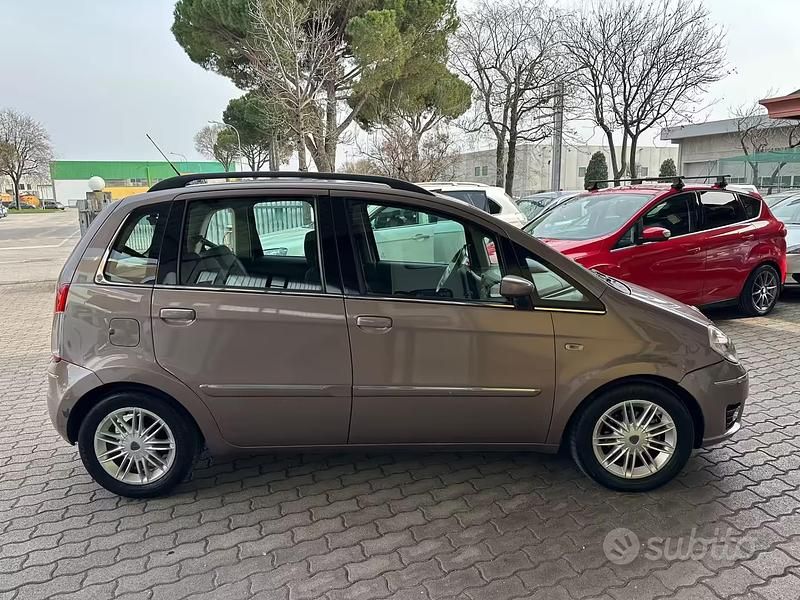 Usata Lancia Musa 77 CV (56 kW) 2009 Grigio Monovolume