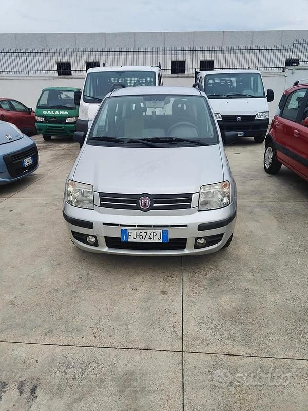 Grigio Usata 2007 Fiat Panda Tre volumi | 2500 € (Ottimo prezzo) - Immagine 1/4