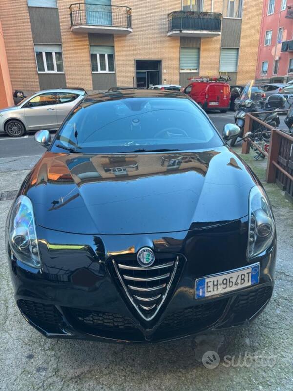 Usato 2011 Alfa Romeo Giulietta 1.4 Benzin 120 CV (5.800 €)