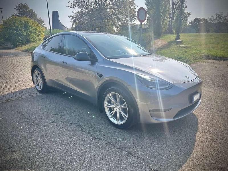 Usata Tesla Model Y Long Range AWD 378 kW (514 CV) 2023 Argento SUV