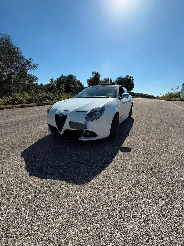 Usata Alfa Romeo Giulietta Quadrifoglio 235 CV (172 kW) 2010 Bianco Utilitaria