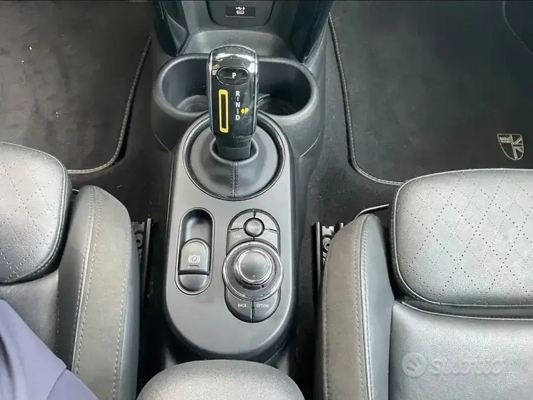 Usata Mini Cooper SE 75 kW (102 CV) 2022 Nero Utilitaria