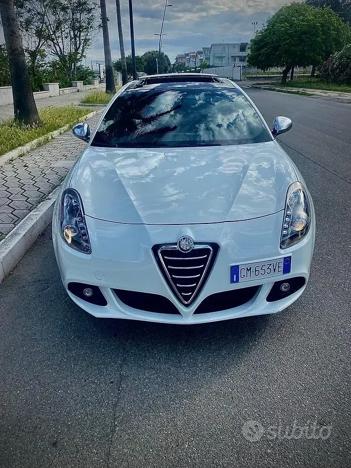 Usata Alfa Romeo Giulietta Distinctive 140 CV (102 kW) 2013 Bianco Utilitaria