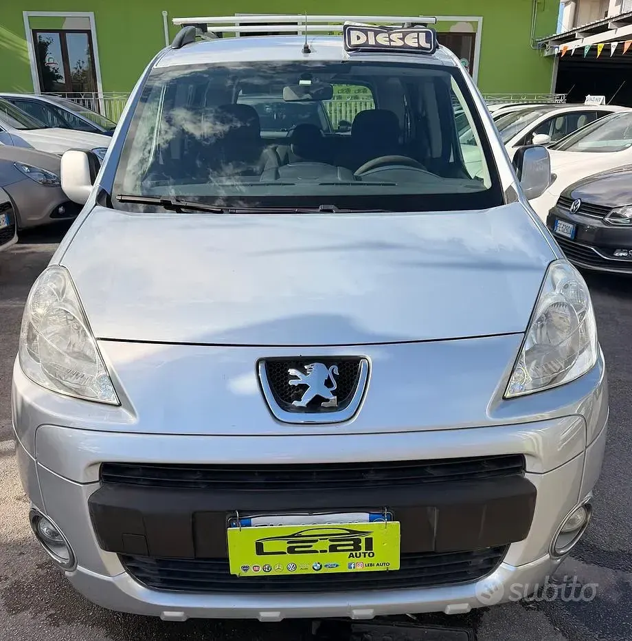 Usata Peugeot Partner Tepee Active 92 CV (67 kW) 2011 Grigio Monovolume