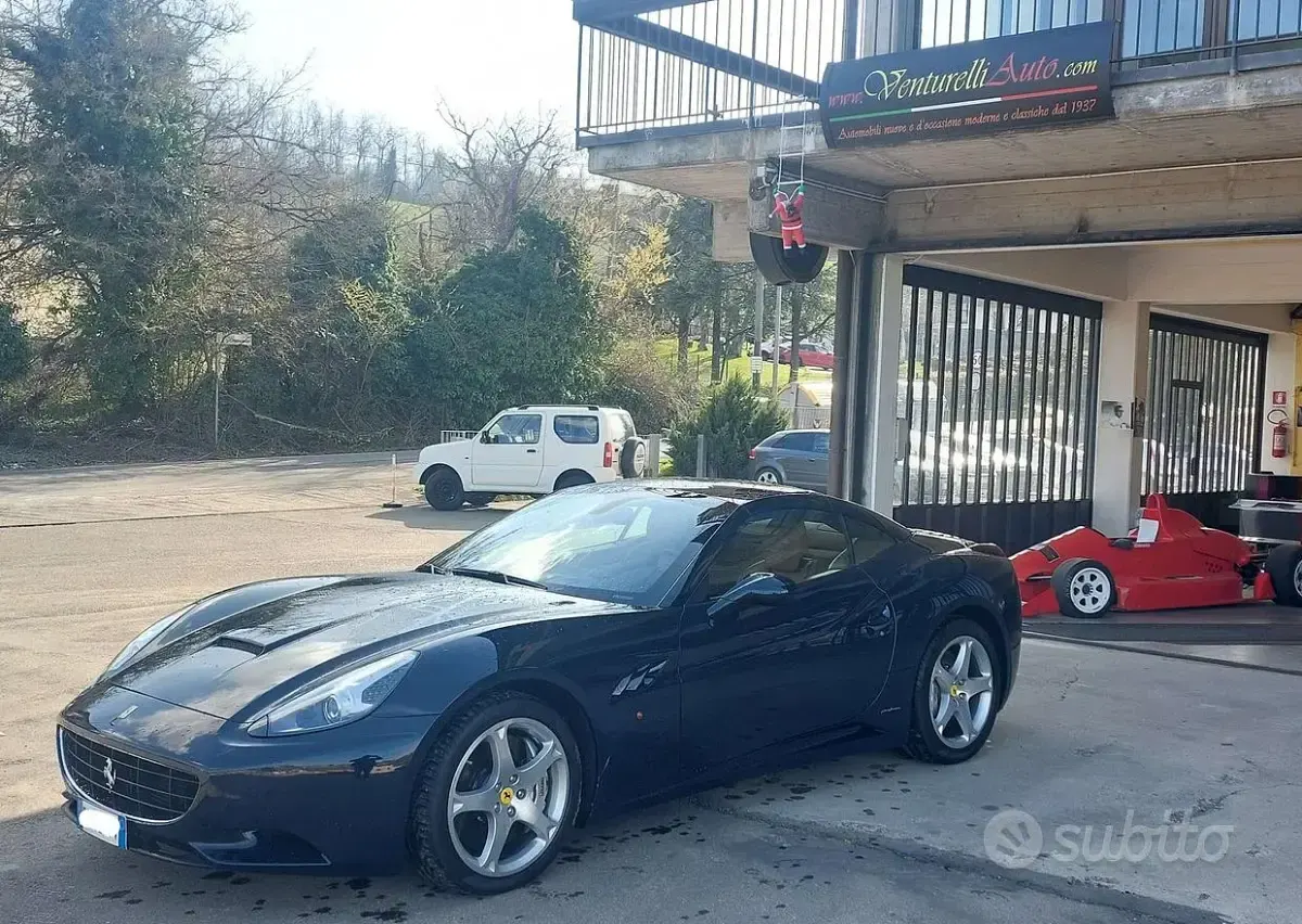 Usata Ferrari California 489 CV (359 kW) 2009 Bluazzurro Cabrio
