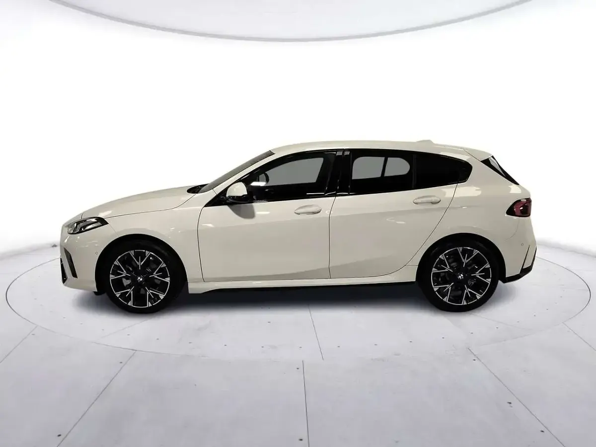 Nuova BMW 120 M Sport 163 CV (119 kW) 2026 Alpin white Utilitaria