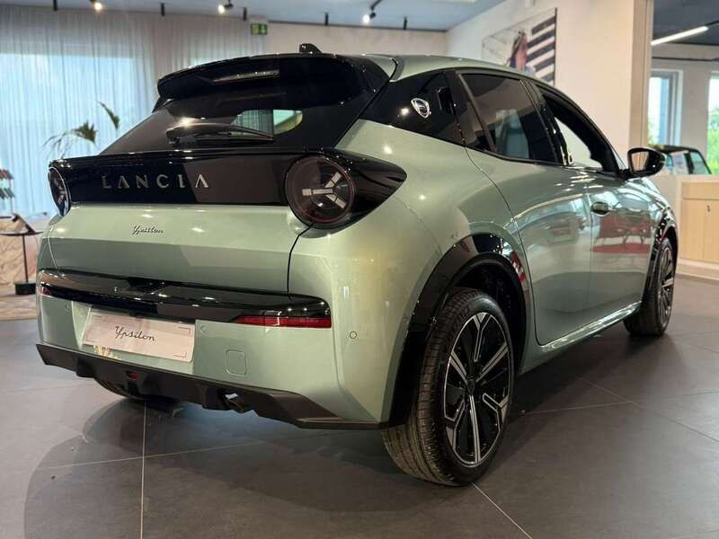 Usata Lancia Ypsilon 101 CV (74 kW) 2024 Bianco Utilitaria