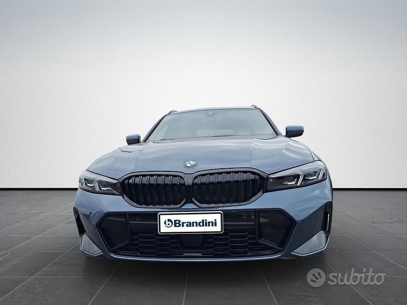 Usata BMW 320e Comfort Edition 190 CV (139 kW) 2025 Arctic race blue metallic Station wagon