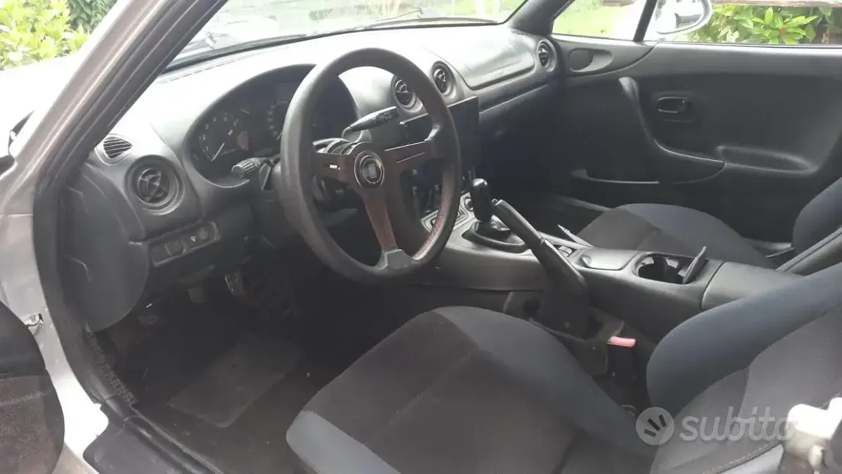 Usata Mazda MX5 110 CV (80 kW) 2000 Cabrio