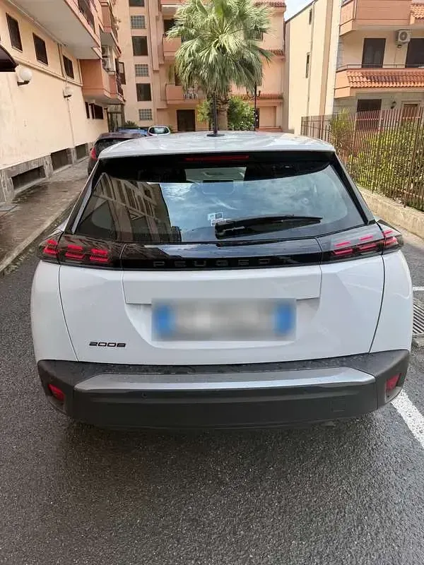 Usata Peugeot 2008 Active 102 CV (75 kW) 2024 SUV