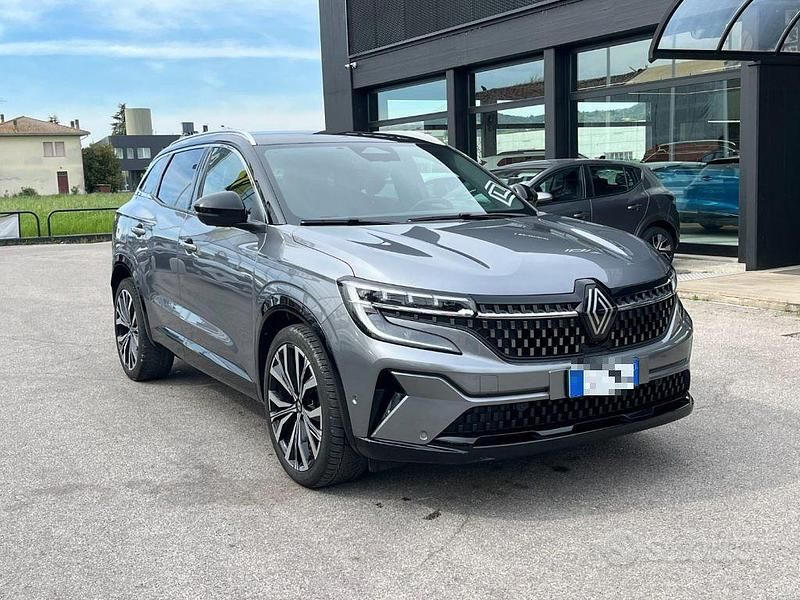 Usata Renault Austral Iconic 200 CV (147 kW) 2023 Grigio metallizzato SUV