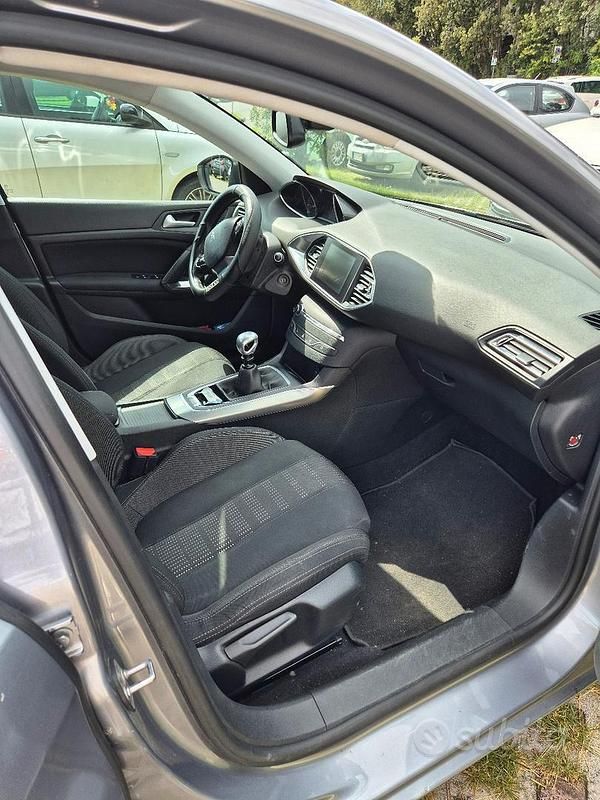 Usata Peugeot 308 Active 131 CV (96 kW) 2016 Berlina