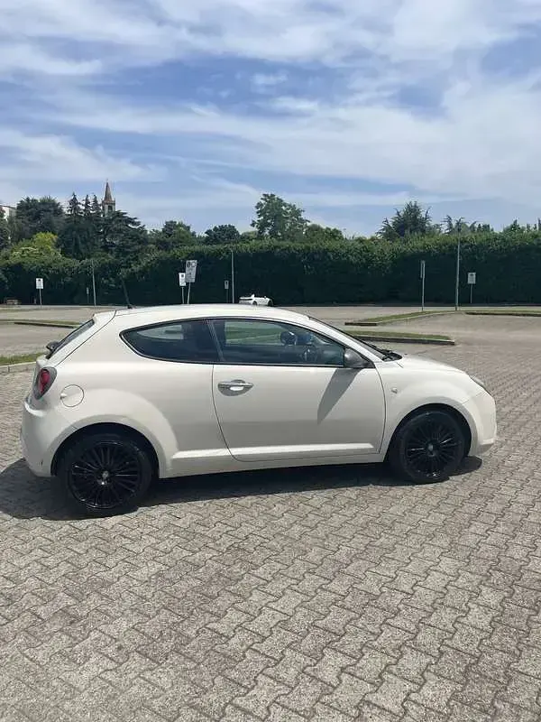 Usata Alfa Romeo MiTo Distinctive 77 CV (56 kW) 2016 Bianco Utilitaria