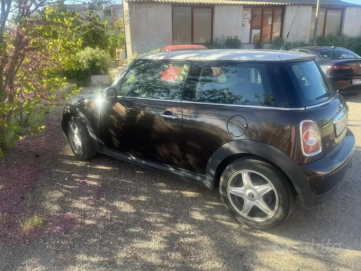 Usata Mini Coupé 122 CV (89 kW) 2012 Marrone Coupé