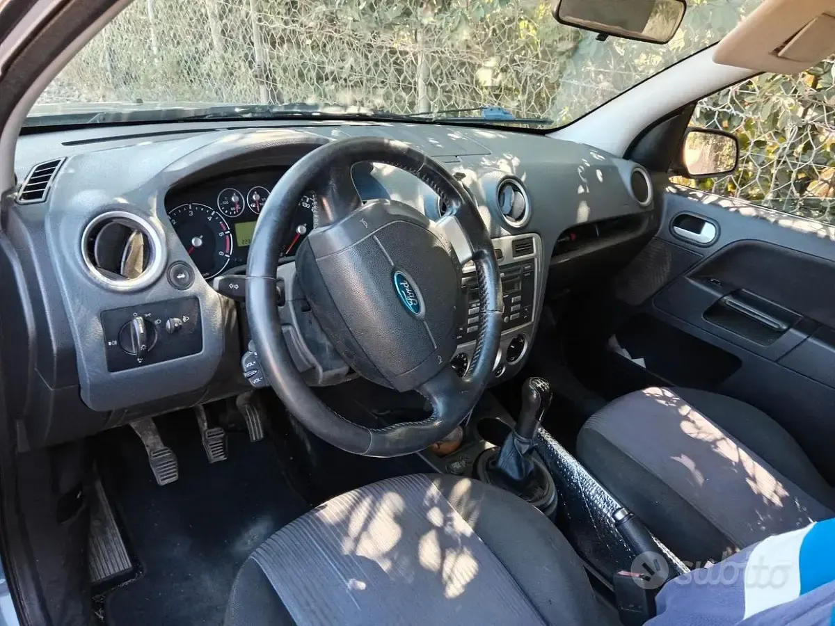 Usata Ford Fusion 68 CV (50 kW) 2008 Blu Monovolume