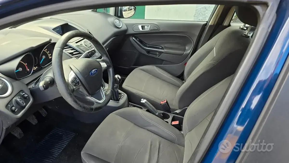 Usata Ford Fiesta 75 CV (55 kW) 2016 Blu Utilitaria