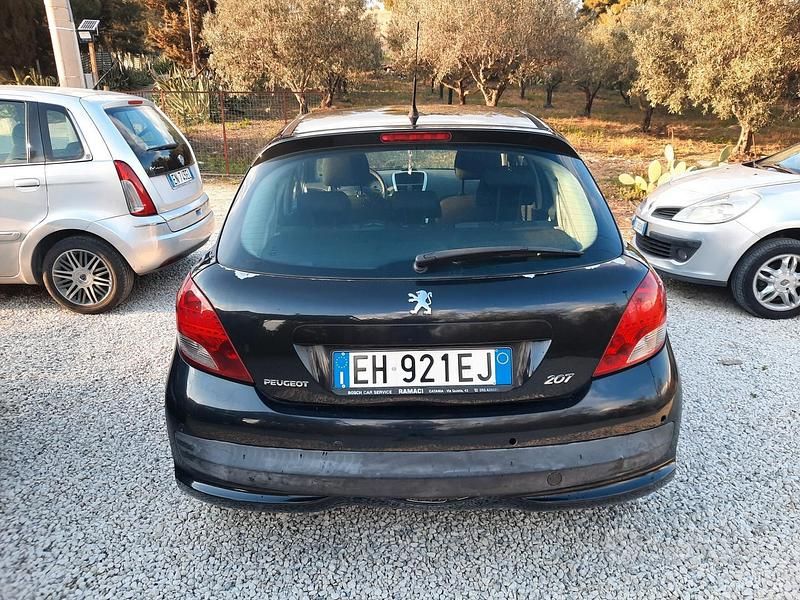 Usata Peugeot 207 Active 70 CV (51 kW) 2011 Nero Berlina