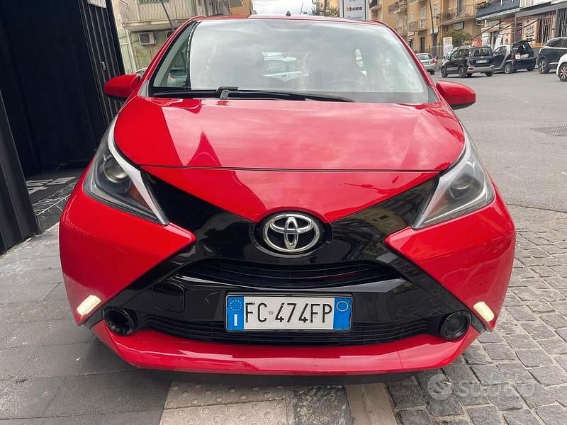 Usata Toyota Aygo Cool 69 CV (50 kW) 2016 Rosso Utilitaria