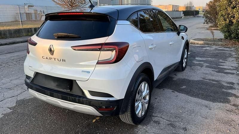 Usata Renault Captur Intens 160 CV (117 kW) 2022 Bianco SUV