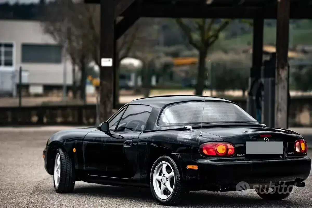 Usata Mazda MX5 110 CV (80 kW) 1998 Nero Cabrio