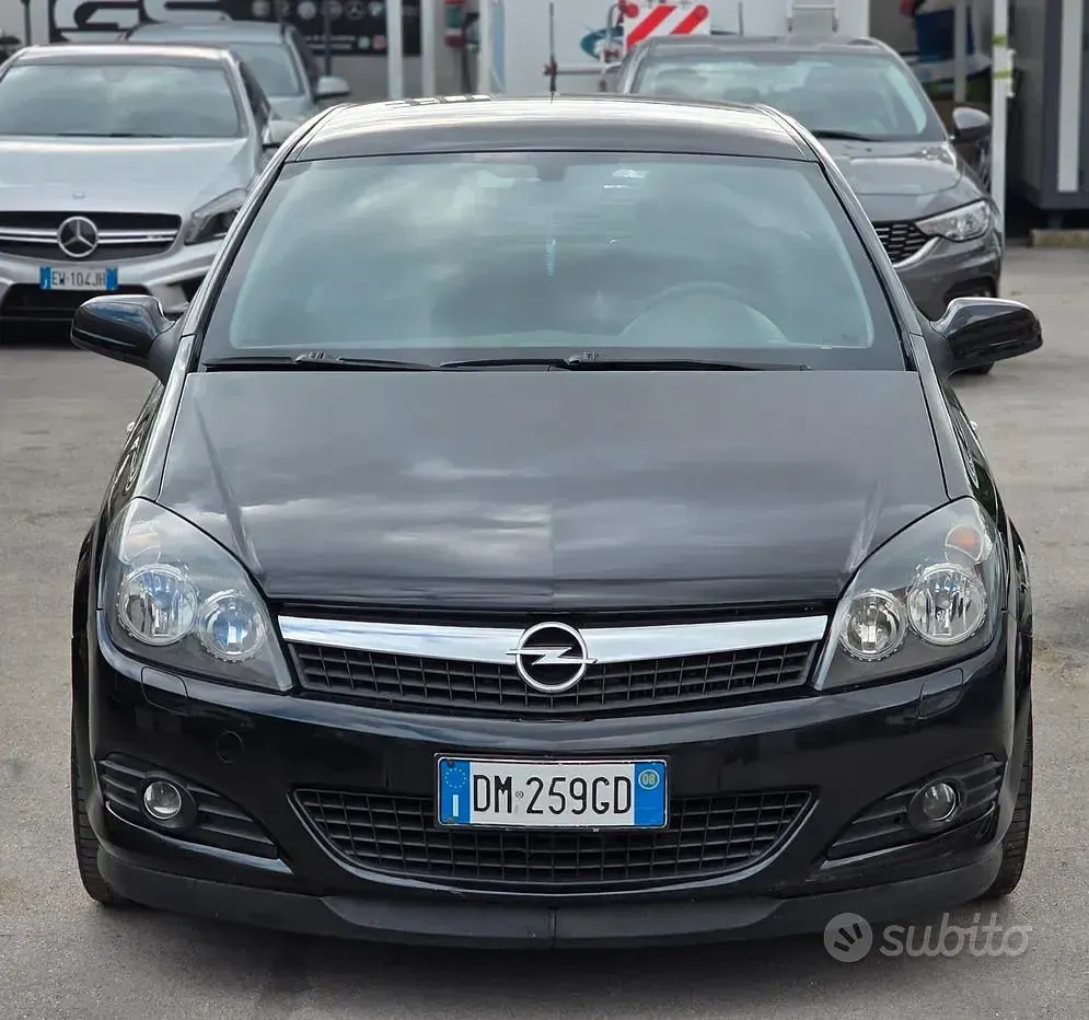 Usata Opel Astra GTC Cosmo 101 CV (74 kW) 2008 Nero Berlina