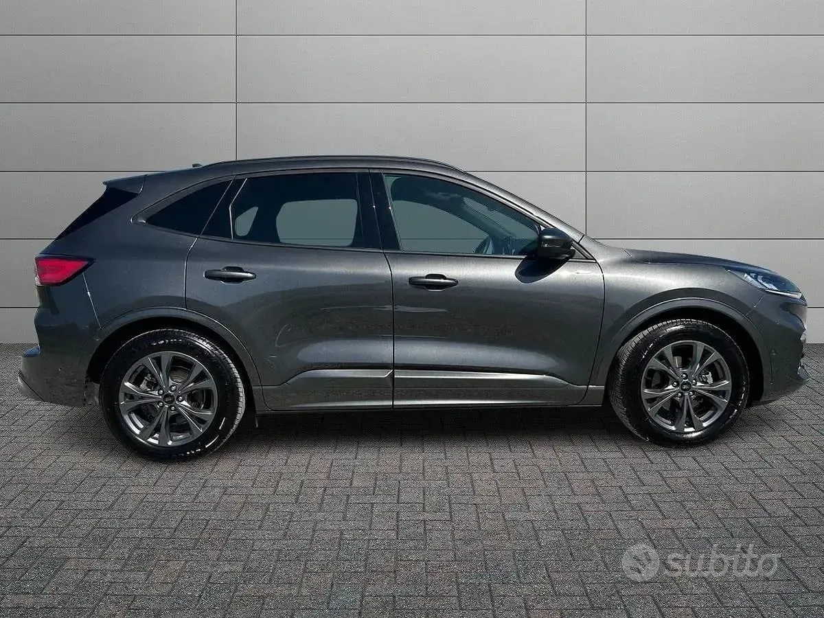 Usata Ford Kuga ST-Line 152 CV (111 kW) 2023 Grigio SUV