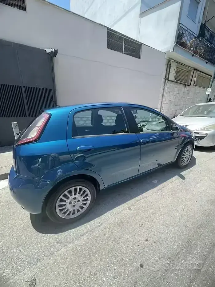 Usata Fiat Punto 75 CV (55 kW) 2014 Bluazzurro Utilitaria