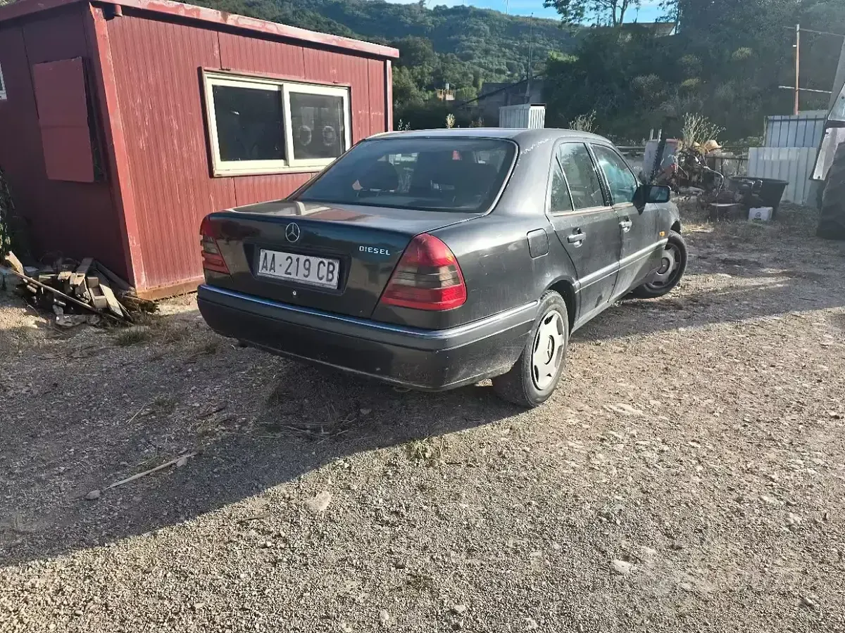 Usata Mercedes C220 95 CV (69 kW) 1995 Nero Berlina